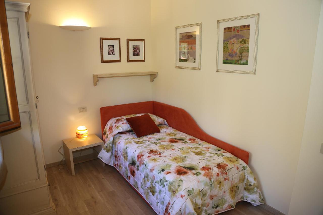 Casa Vacanze Squarcialupi Кастелина ин Шианти Экстерьер фото