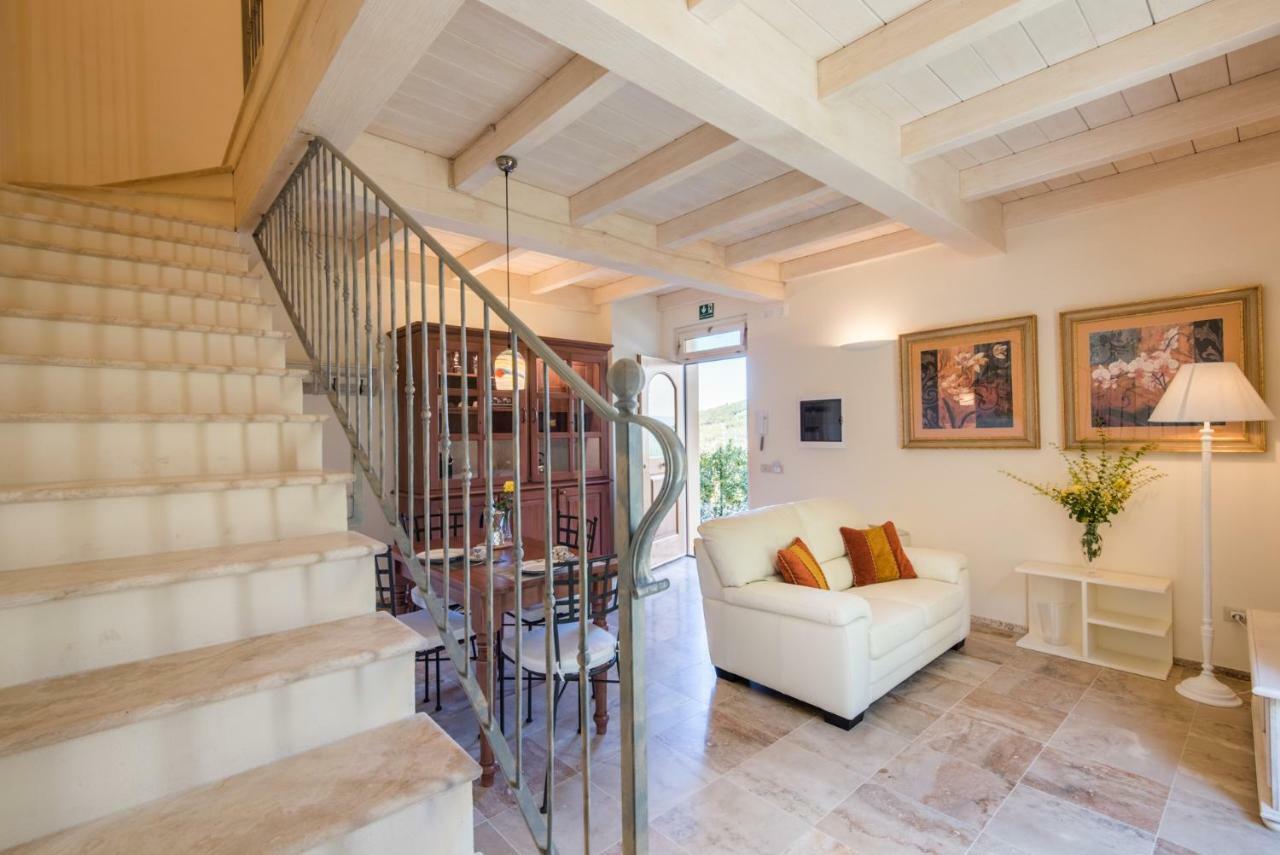 Casa Vacanze Squarcialupi Кастелина ин Шианти Экстерьер фото